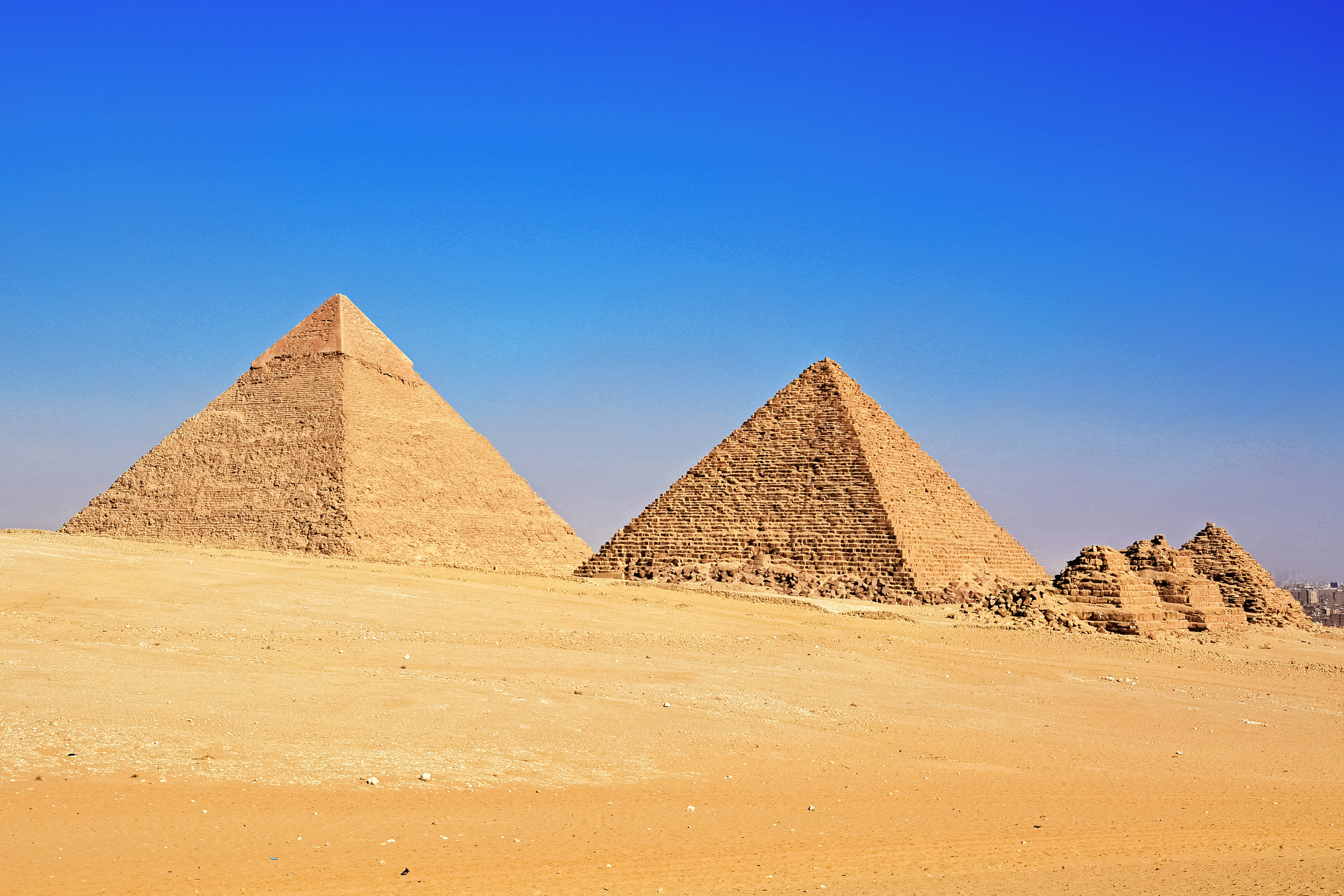 pyramid of giza in the desert